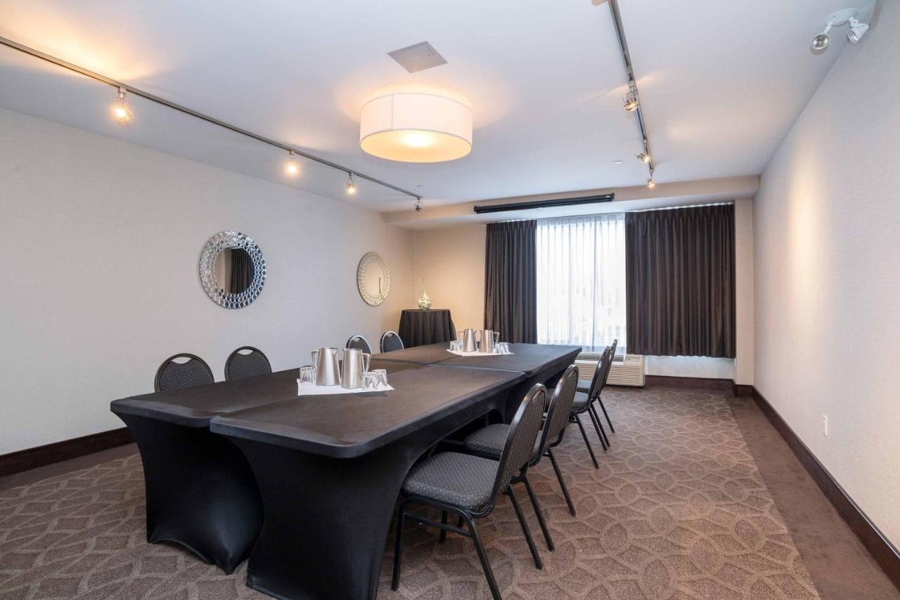 Sandman Hotel & Suites Calgary South Esterno foto
