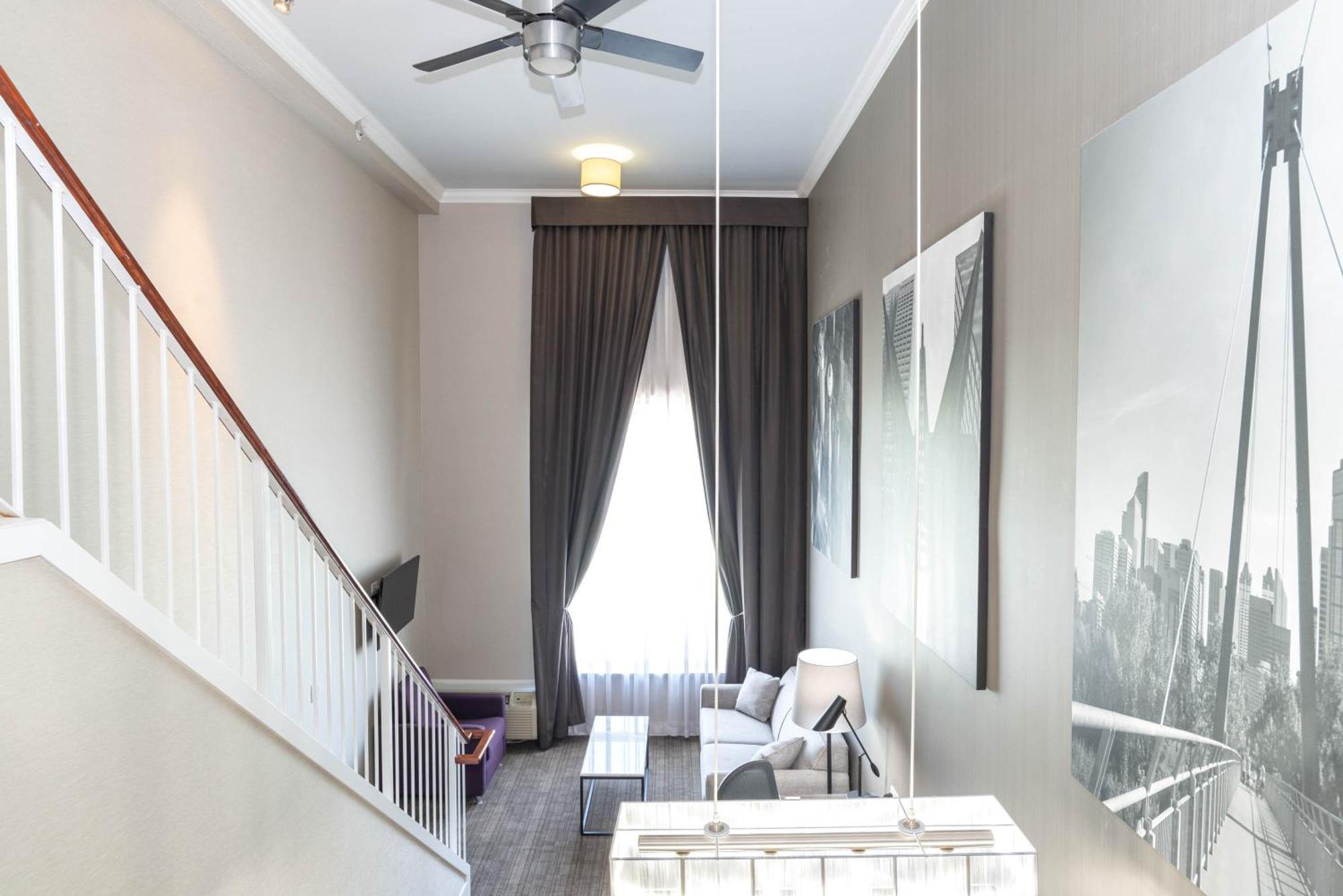 Sandman Hotel & Suites Calgary South Esterno foto