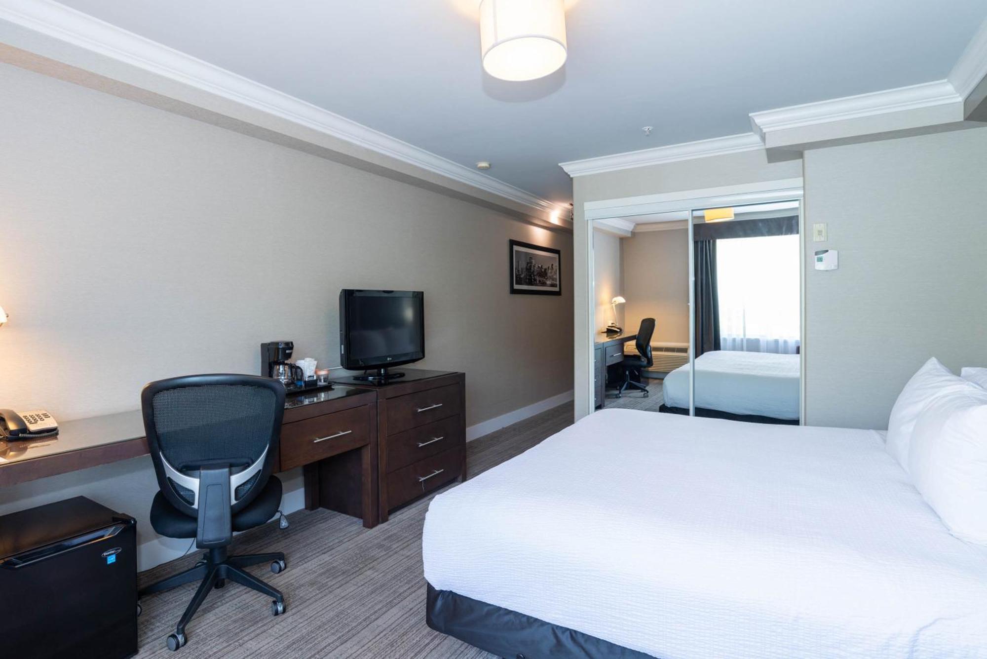 Sandman Hotel & Suites Calgary South Esterno foto