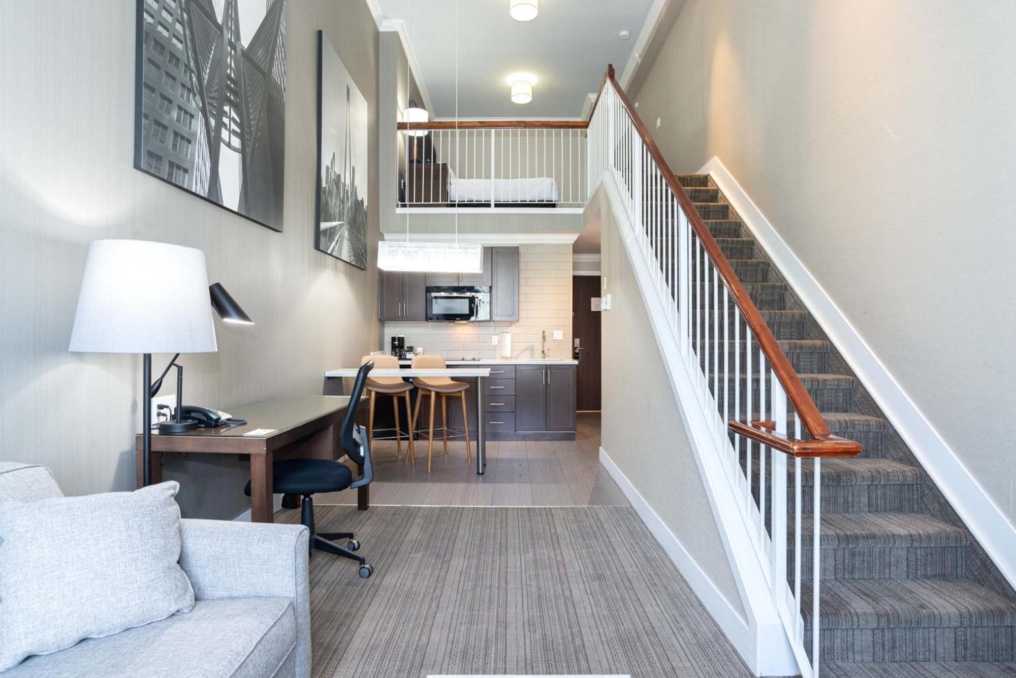Sandman Hotel & Suites Calgary South Esterno foto