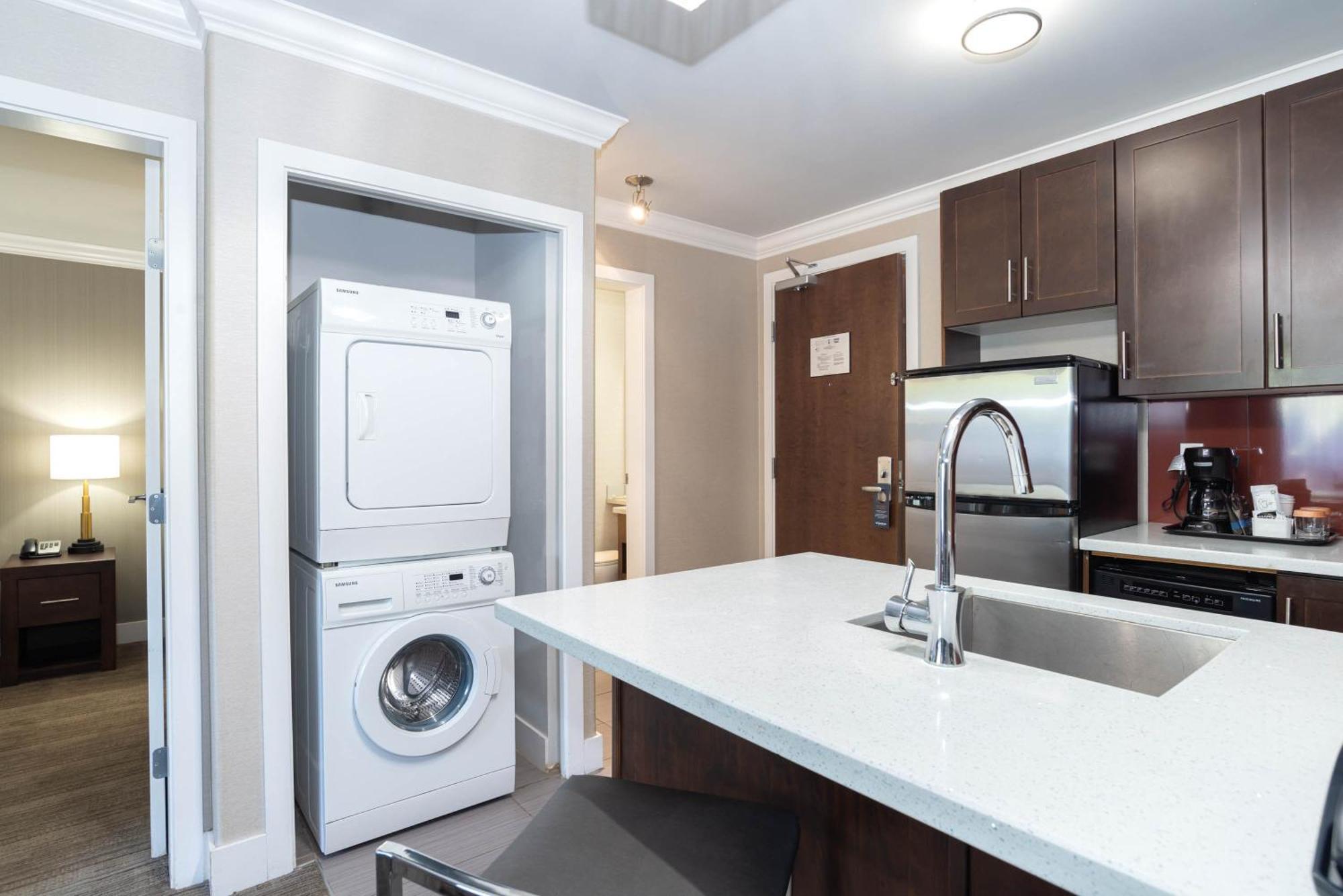 Sandman Hotel & Suites Calgary South Esterno foto