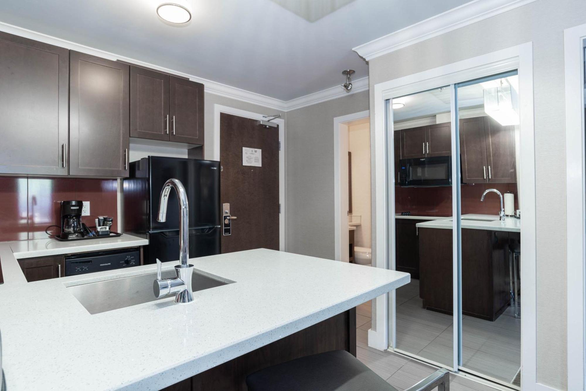 Sandman Hotel & Suites Calgary South Esterno foto