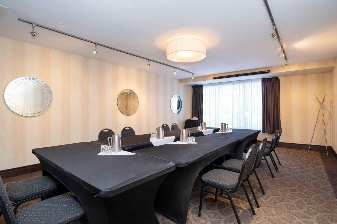 Sandman Hotel & Suites Calgary South Esterno foto