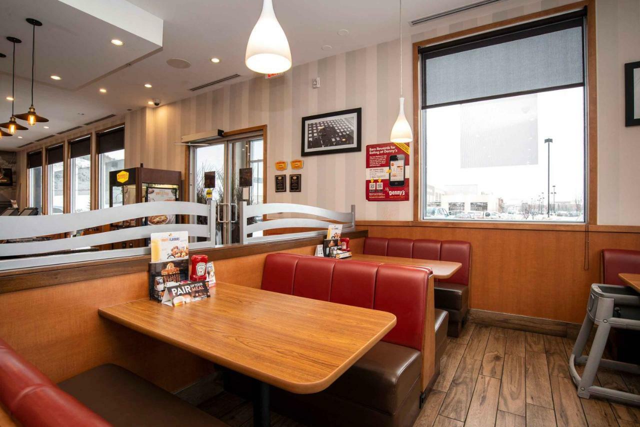 Sandman Hotel & Suites Calgary South Esterno foto